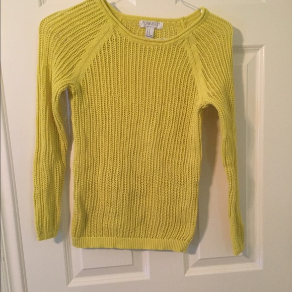 Yellow sweater! - Picture 1 of 1