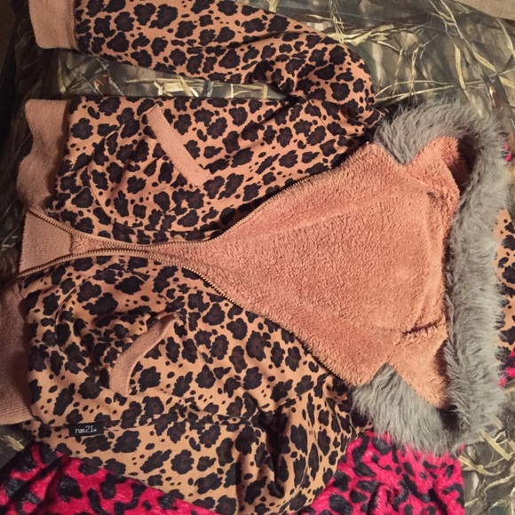 Reversible cheetah jacket - Picture 2 of 4