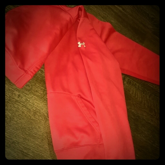 Red Under Armour med hoodie
