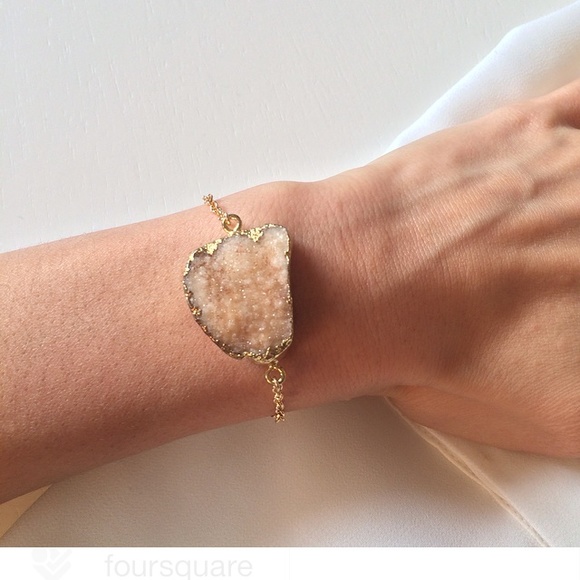 •SOLD• Peach Druzy Stone Gold Bracelet✨ - Picture 3 of 4