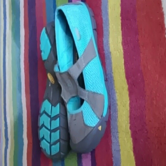Keen Shoes size 6 kids or 8 women's