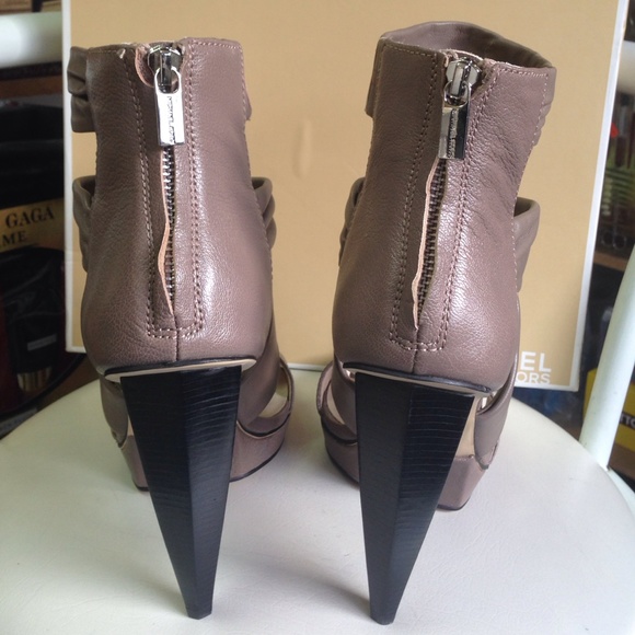 Michael Kors Shoes - Picture 3 of 4