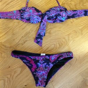 ‼️ONLY TOP‼️Billabong swimsuit. Paisley print.