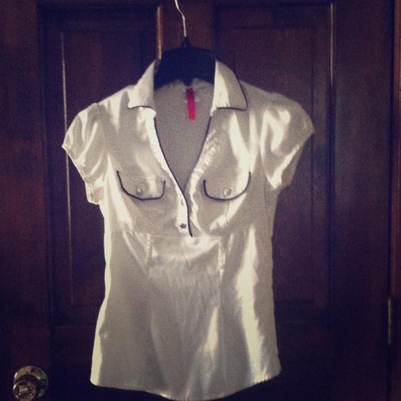 White blouse❤️