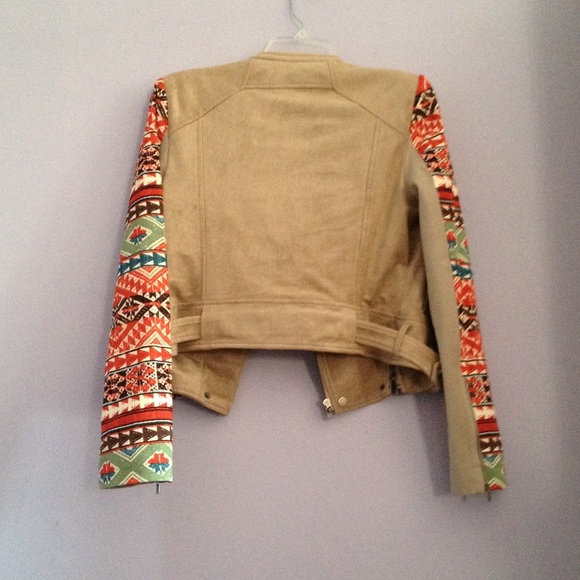 ๐๐HOST PICK ๐๐ Jacket W/ Aztec Sleeves - Picture 2 of 4
