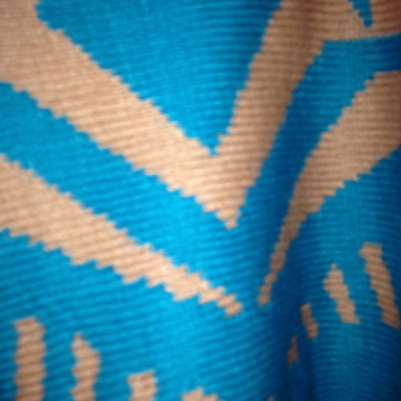 Vestique size medium poncho - Picture 2 of 4
