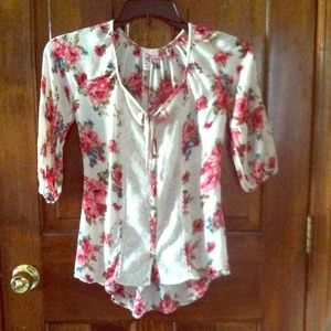 Gorgeous floral blouse 😍