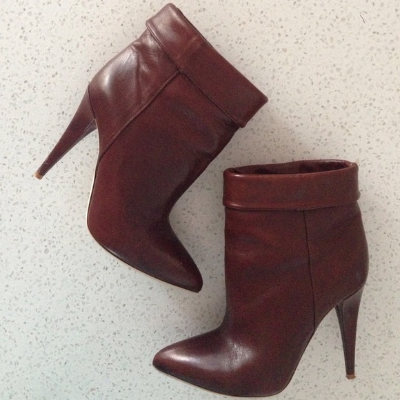 ⚡️MAJOR SALE⚡️🆕LISTING Loeffler Randal boots! - Picture 2 of 4