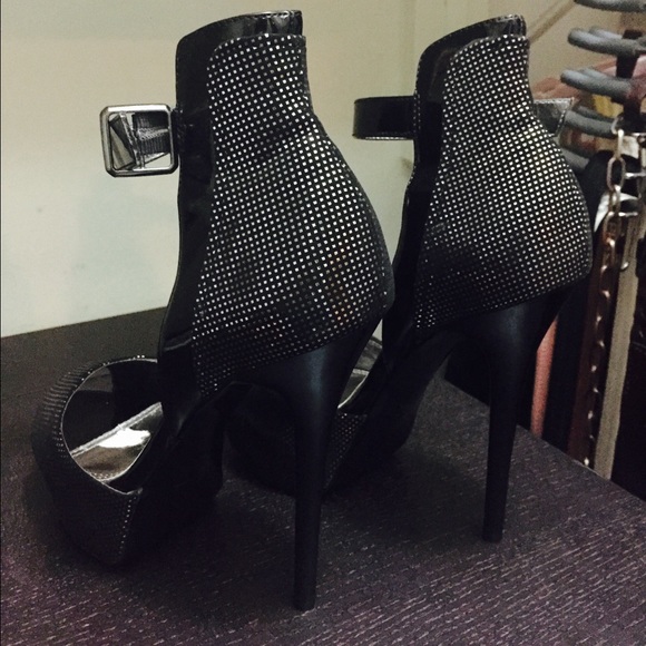 Peep toed ankle strap heels!