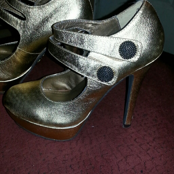 Mojo Moxy Shoes.