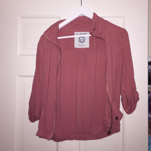 Light red/orange light sweater/jacket/top