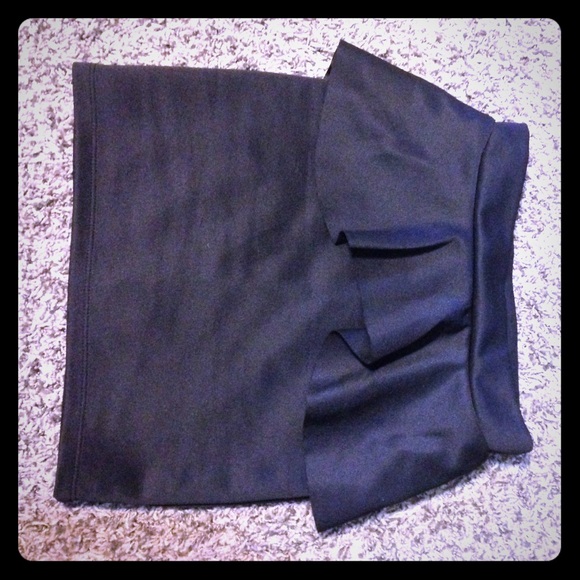 Black Peplum Styled Mini Skirt