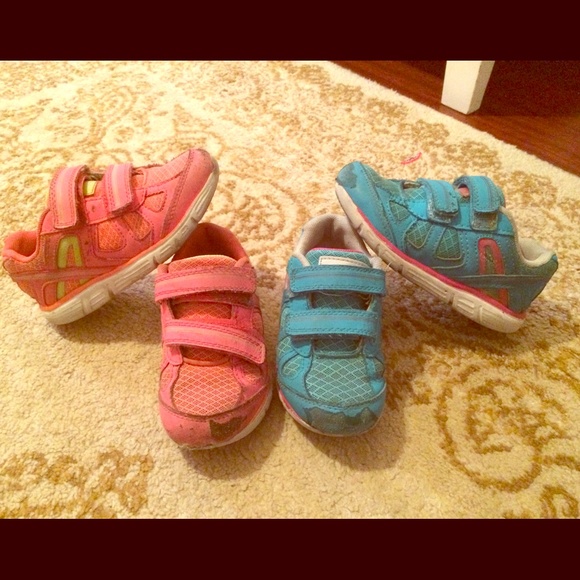 2 pairs of toddler shoes!! Size 10 - Picture 1 of 2