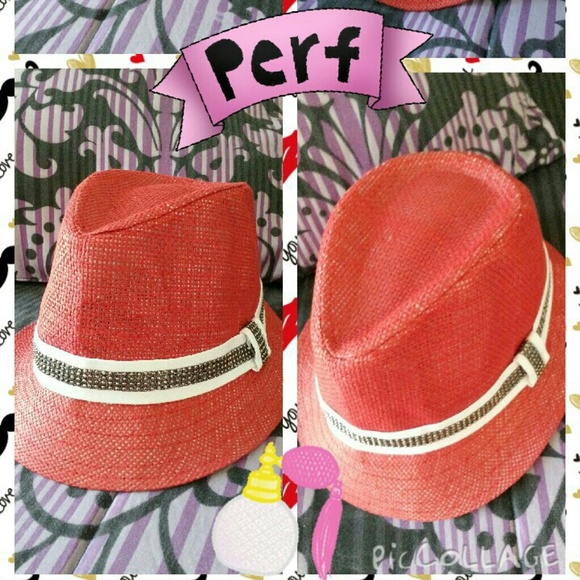 Cute hat in red