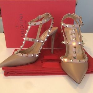 Valentino Rockstud Nude Pumps 38