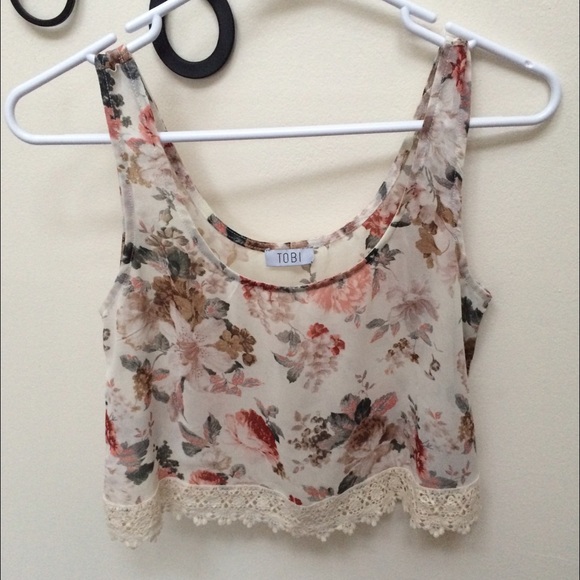 Floral crop top (NWOT)