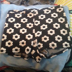 BUNDLE! billabong hat and Pacsun sunflower shorts!