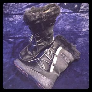 Oscar sport black fur boots