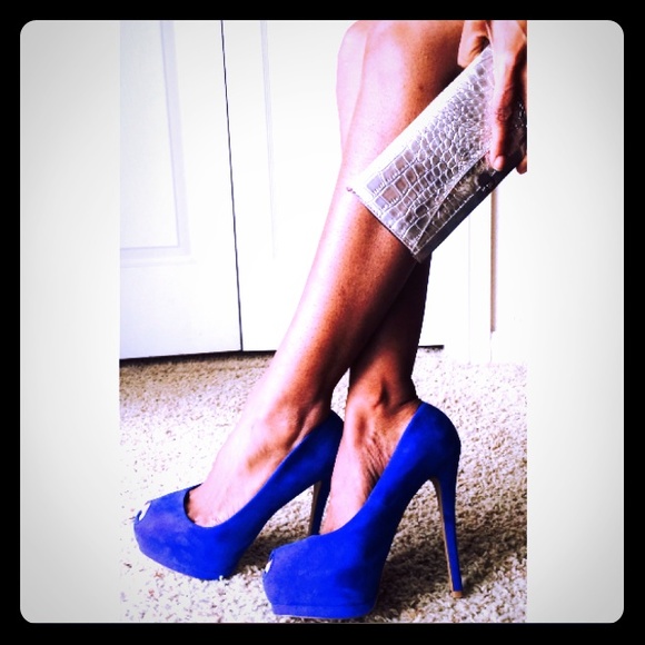 Ocean blue pumps!