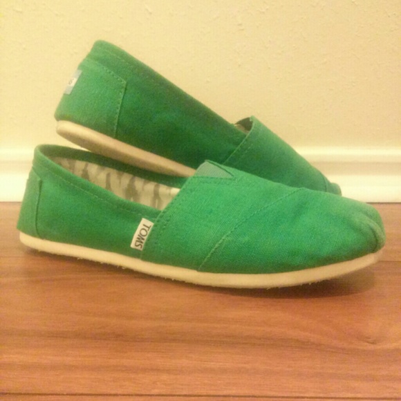 🎉SALE🎉Green TOMS