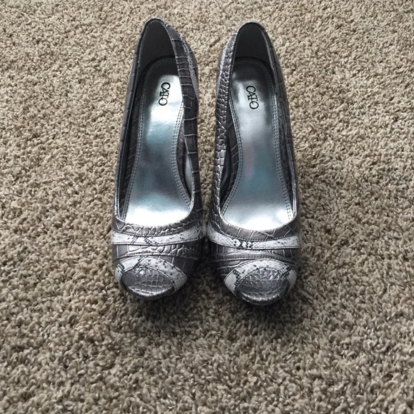 Heels - Picture 2 of 4