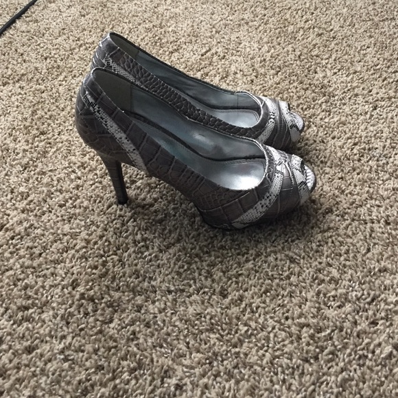 Heels - Picture 3 of 4