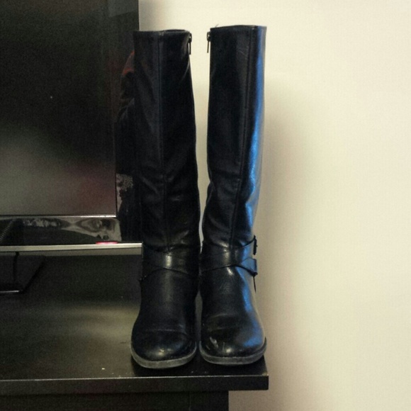 Black inside zip crate and Barrell wide calf boots