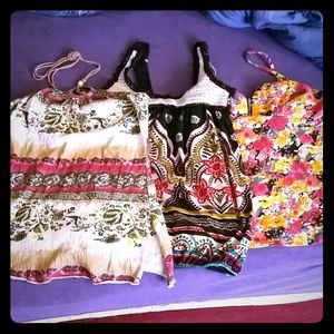 Super cute summer tops bundle of 3!!!!