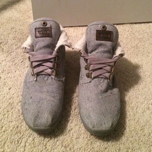 Heather gray fleece lined Tom botas