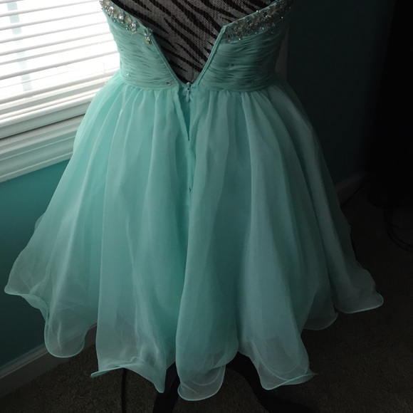 Short formal dress - Picture 3 of 4