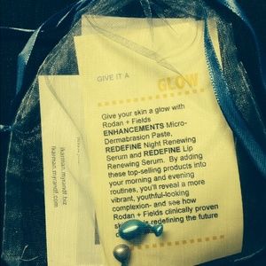 Give it a Glow Mini Facial: micro derm