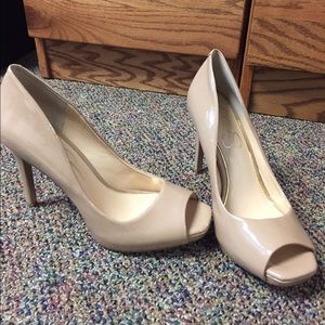 Jessica Simpson nude open toed pumps