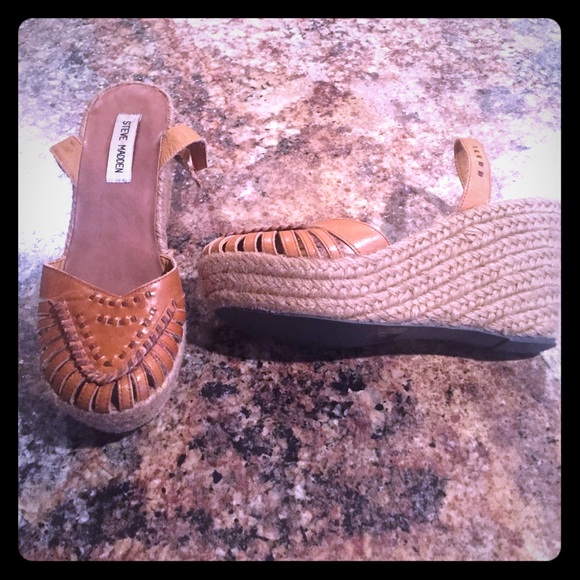 Steve Madden wedged closed toed shoes