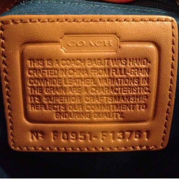 Re-poshing! Authentic COACH - Picture 3 of 4