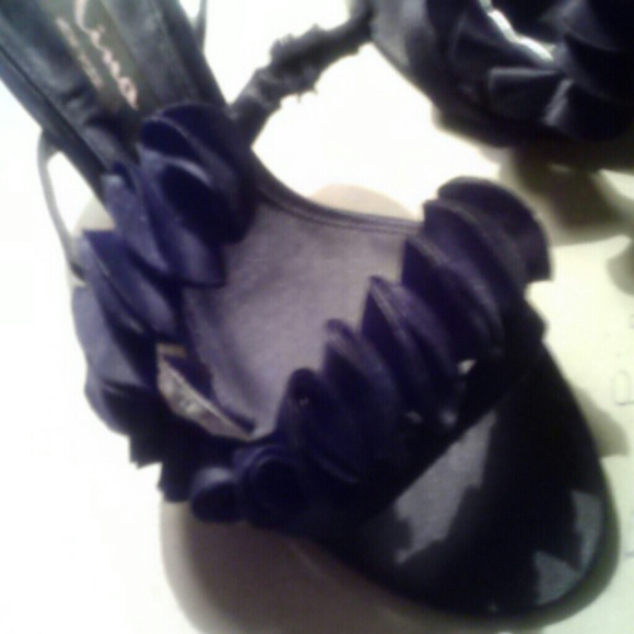 Shoes - Picture 2 of 2