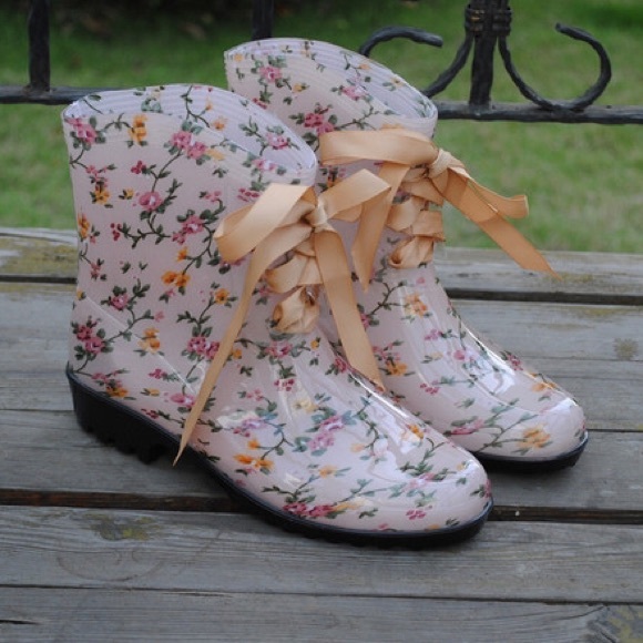 Shoes - NEW Floral Rainboots