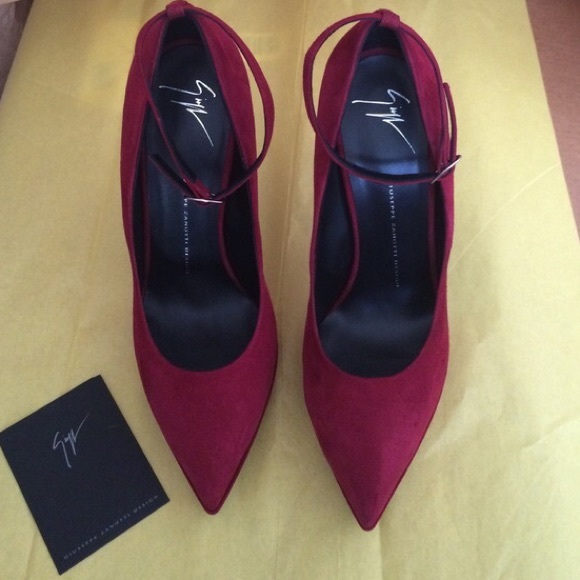💥🎉👏2 HOUR SALE🎉💥Giuseppe Zanotti pointy pump - Picture 2 of 3