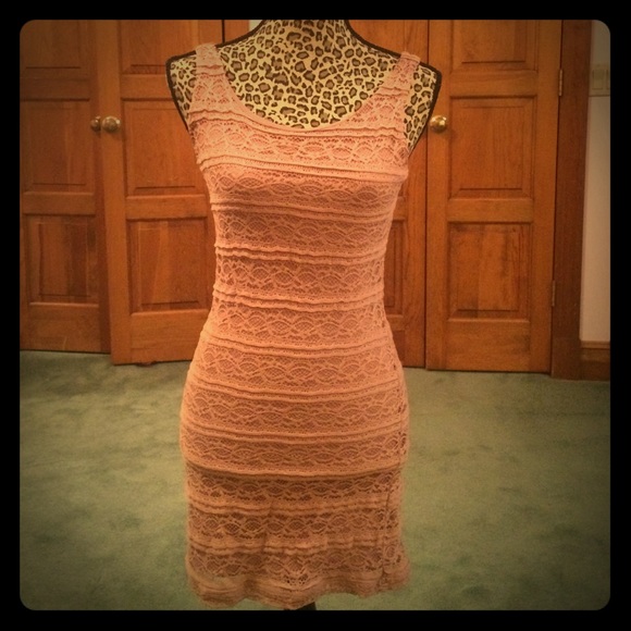 Bodycon pink lace flapper girl style dress