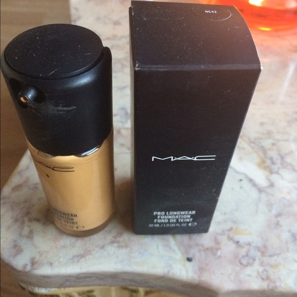 Mac Foundation Pro-long Wear/full bottle.