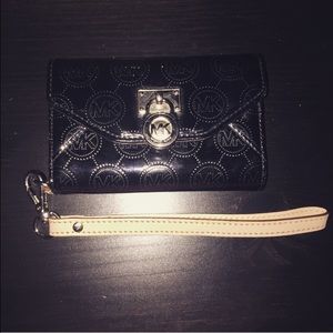 Michael Kors Apple iPhone 4 Wallet/Wristlet Black