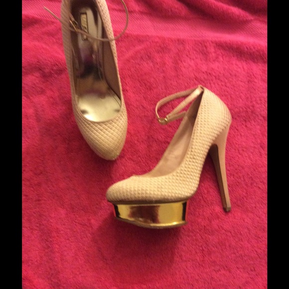 Gorgeous wild pair platform heels - Picture 2 of 2