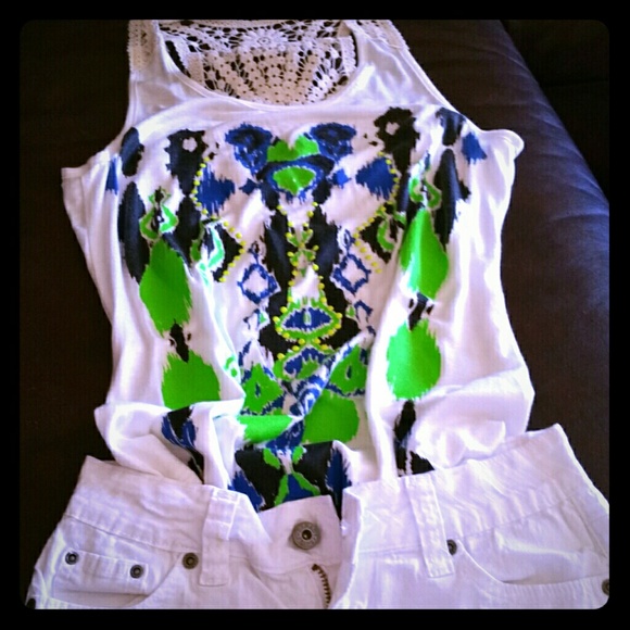 **SOLD**New Cute green top