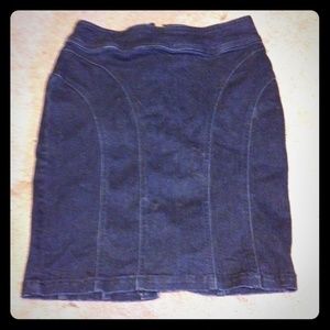 Jean skirt. Zips in the back