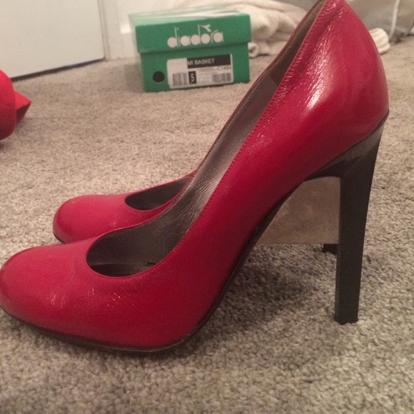 Red pumps - Picture 3 of 4