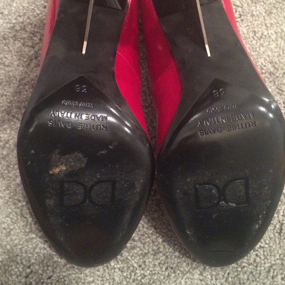 Red pumps - Picture 4 of 4