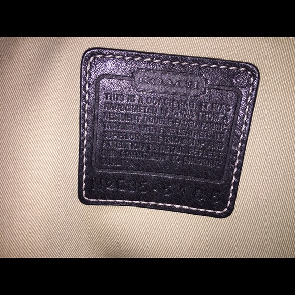 black medium sized plain coach tote bag