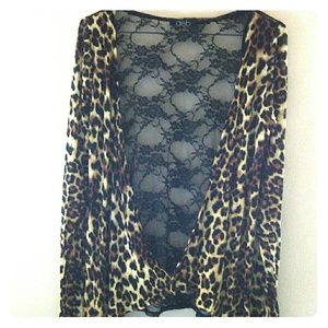 Excellent condition super trendy shirt