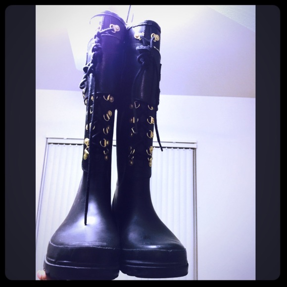 🚫SOLD🚫💯% Authentic Tory Burch Rainboot💦☔️ - Picture 2 of 4