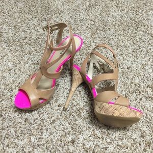 GUESS tan & hot pink heal