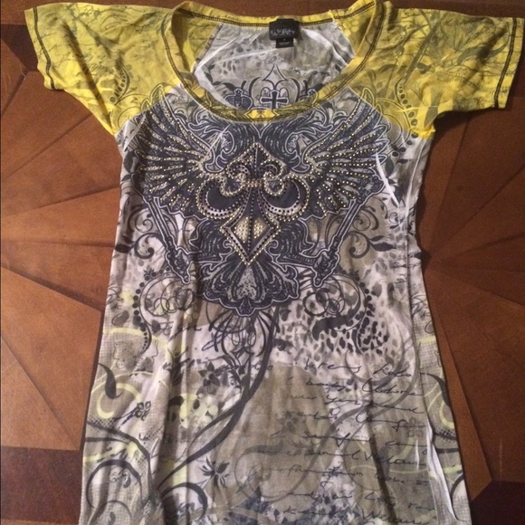 T-shirt (bought from buckle) daytrip brand. - Picture 1 of 1